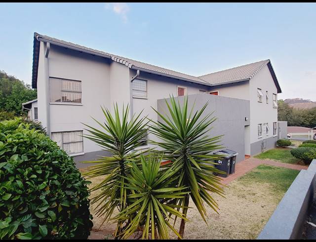 2 BEDROOM APARTMENT FOR SALE IN OAKDENE